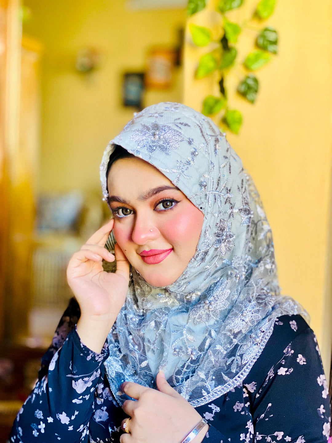 অ্যাশ রঙের ইনস্ট্যান্ট শর্ট হিজাব